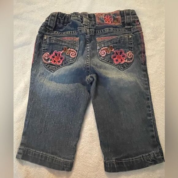 Girl’s size 6 Sonoma 5-pocket medium wash blue denim shorts w/roses - Picture 1 of 9